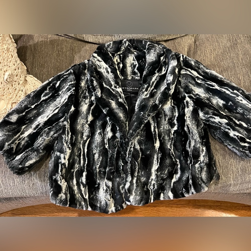 Faux Fur jacket Size S Metropark